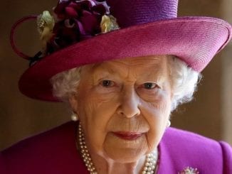 Celebrações pelo aniversário da rainha Elizabeth II, da Inglaterra, são suspensas pela primeira vez em 68 anos. Em isolamento social, monarca não vai receber visita da família.