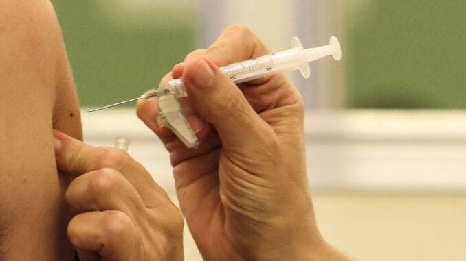 vacinacao-gripe-19012101079 Vacinação contra a gripe começa hoje (12/04) em todo o país