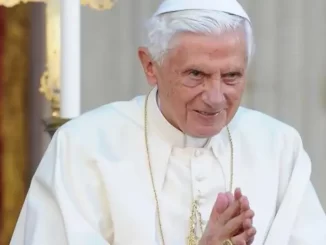 Morre o Papa Bento XVI