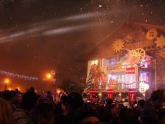 Show deslumbrante de luzes coloridas e decorações natalinas no Natal Luz em Gramado.