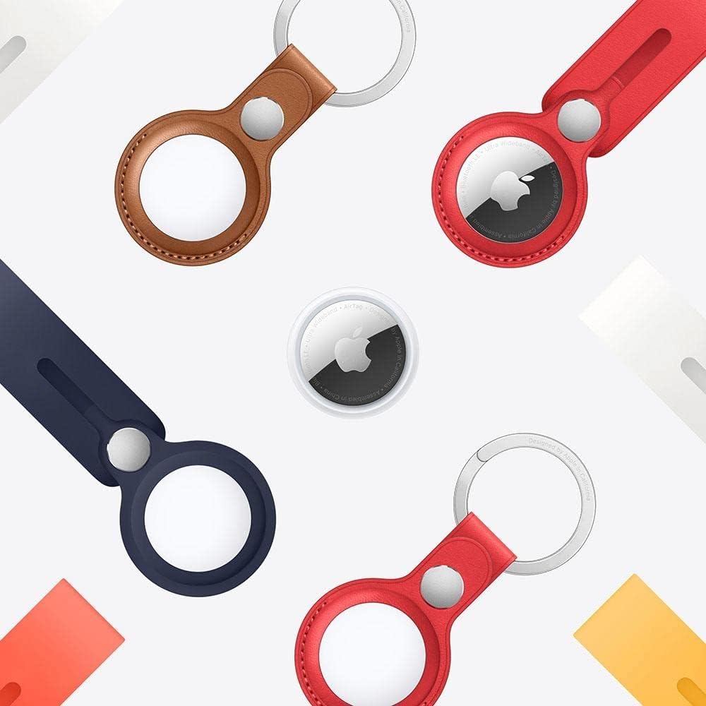 AirTags da Apple em cores variadas com acessórios em couro e silicone.