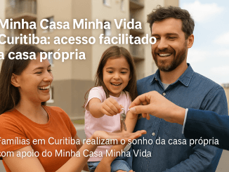 Família feliz recebendo as chaves do imóvel pelo Minha Casa Minha Vida em Curitiba após usar a restituição do IR.
