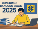 Jovem estudando para o Concurso Banco do Brasil 2025 com livros e laptop