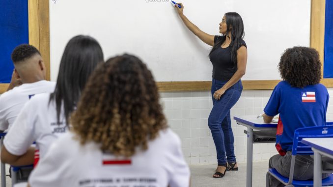 SEC incentiva professores e diretores escolares da Educação Básica a participarem da Escuta Nacional do MEC